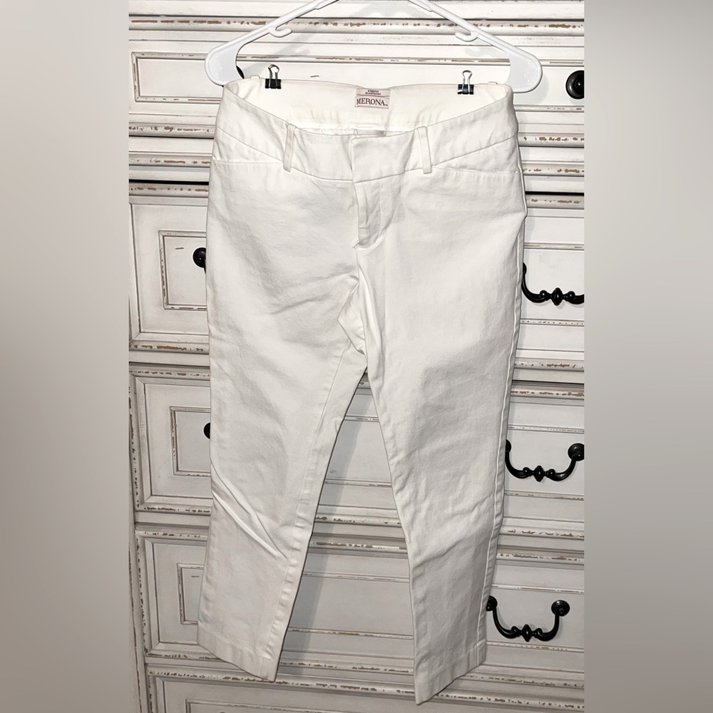 Merona white capri pants in size 6